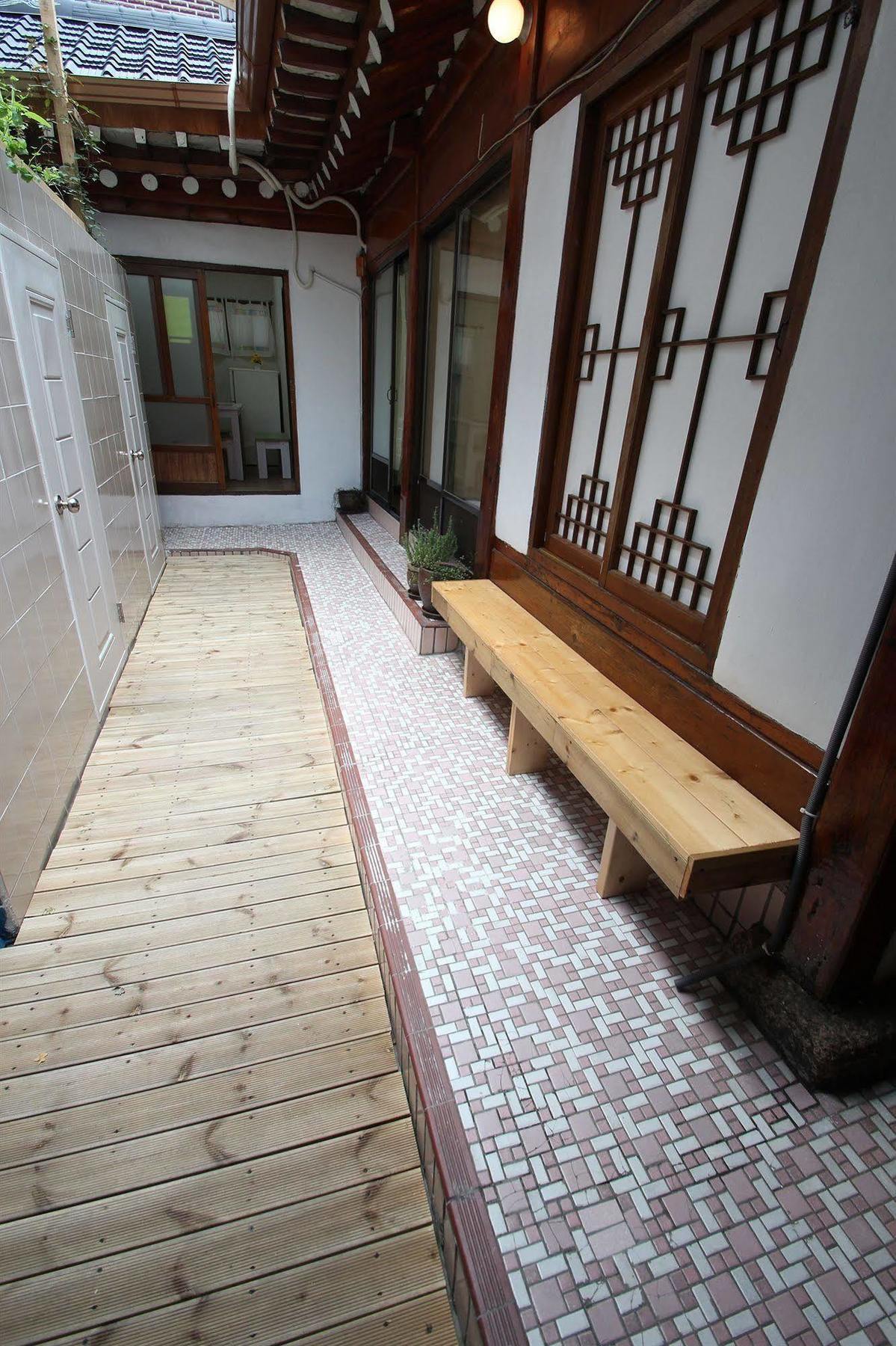 Icos Guesthouse 1 - Female Only Seoul Bagian luar foto
